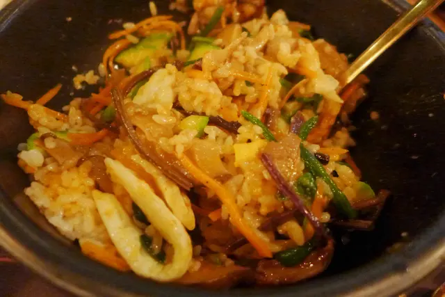 傳統五色石鍋飯