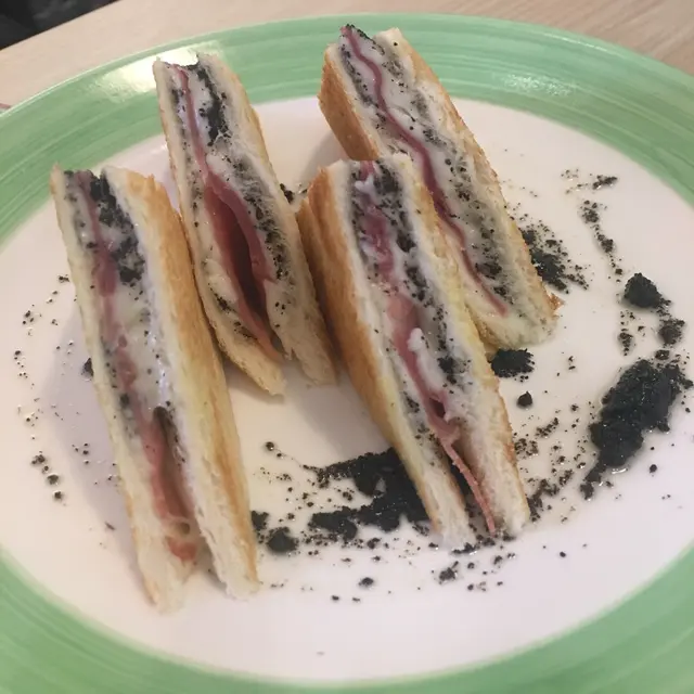 烤黑松露巴馬火腿三文治