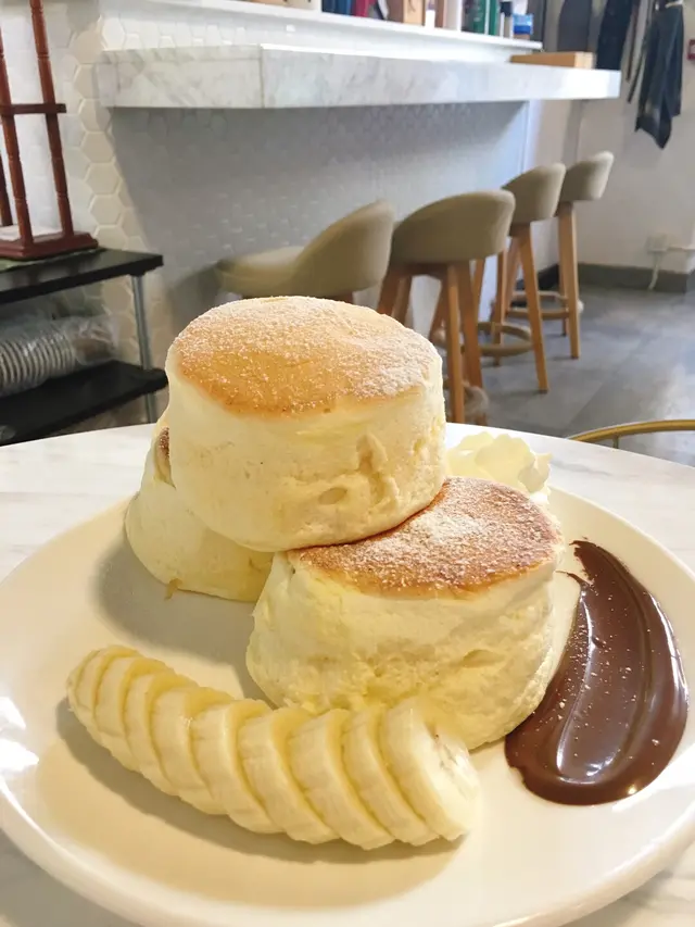 香蕉榛子厚鬆餅