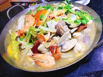 乳豬海鮮煲