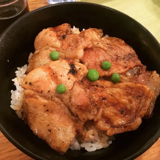 十勝帶廣名物豚丼並盛