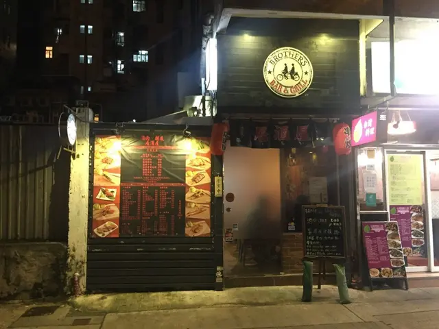 好易搵 地鐵站一出轉左!