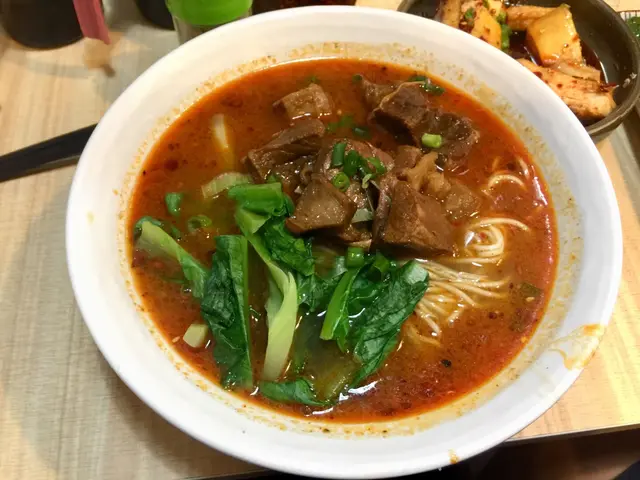 招牌香辣牛腩麵