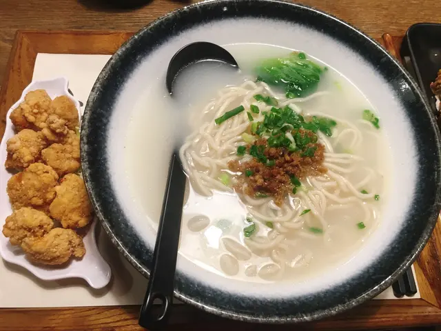 逢甲鹽酥雞肉燥湯麵