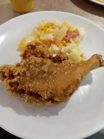 炸鸡脾加什果沙律