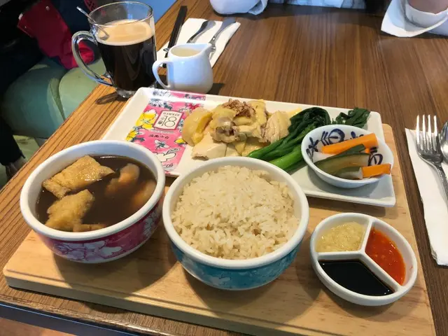 海南雞飯配馬來西亞肉骨茶