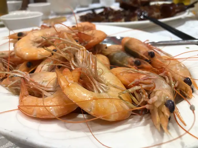 呢到一斤三百幾蚊，每人兩至三隻，但係新鮮大隻同爽既，值得食