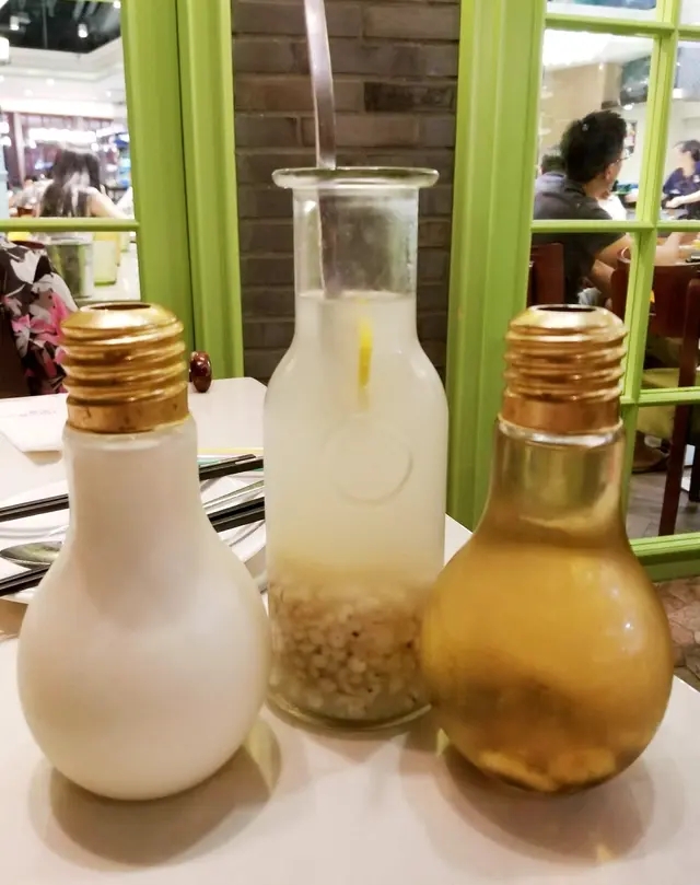 豆漿 / 檸檬薏米水 / 蜂蜜杞子菊花茶