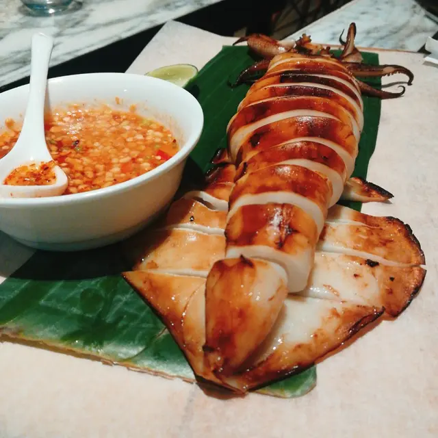 泰式香燒原隻魷魚筒