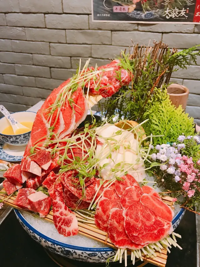 牛肉拼盤種類眾多牛肉不同的部位,員工都有逐一介紹👍🏻非常詳盡!牛肉鮮味十足,而且非常林,肉與脂肪都非常平均遍布👍🏻