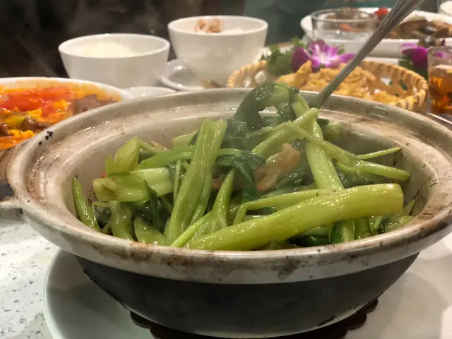 飛天通菜煲