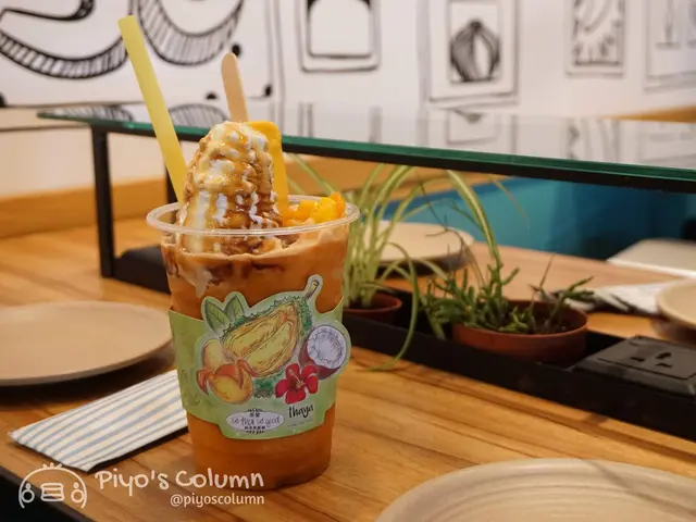奶茶沙冰底算特別，橘紅色澤吸引，不過偏甜。