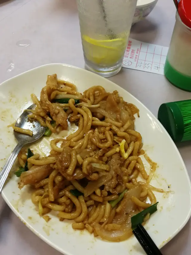 非常之無誠意，烏冬碎上、 肉片冇味、油膩、唔熱、 非常垃圾