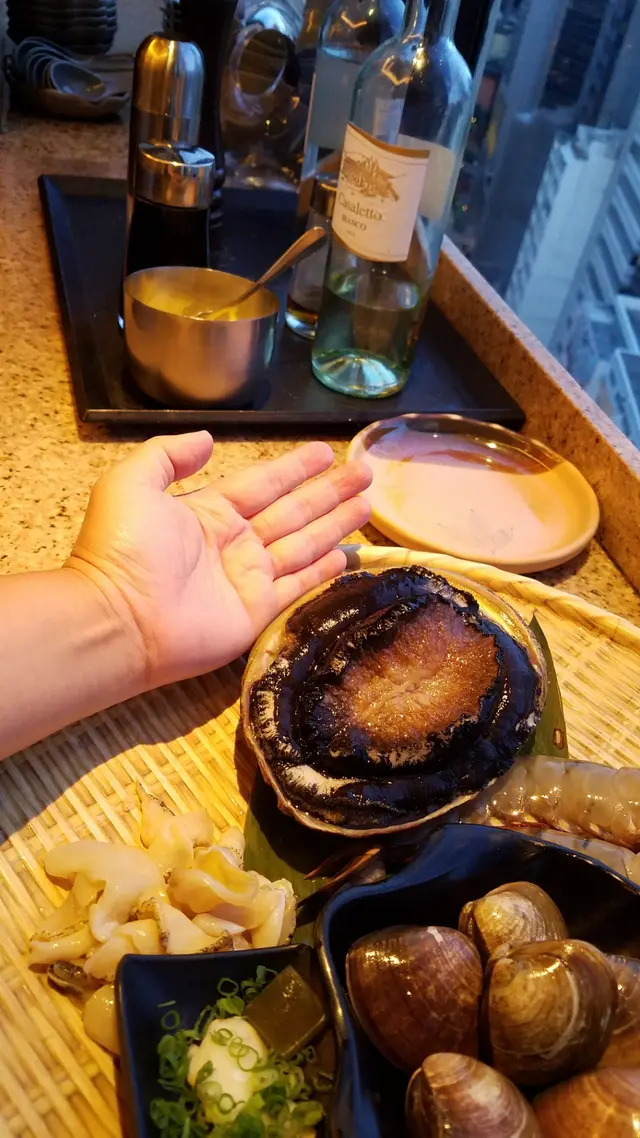 真係手掌咁大既鮮鮑魚
