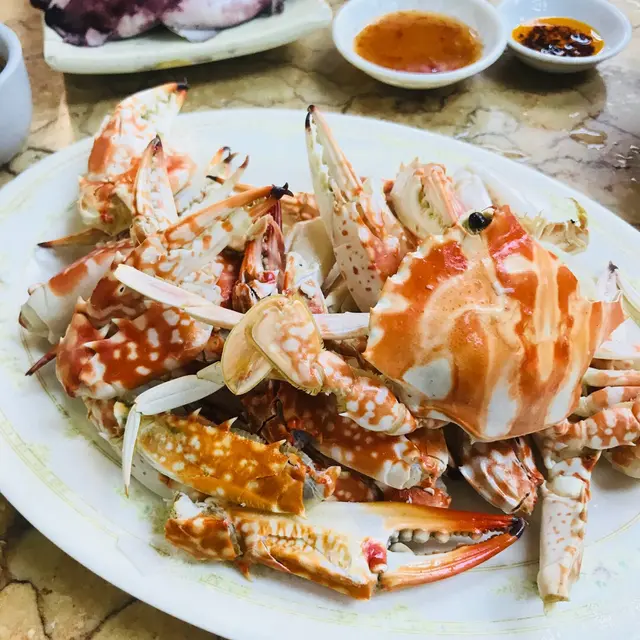 大的賣光，只吃蟹鉗吧！