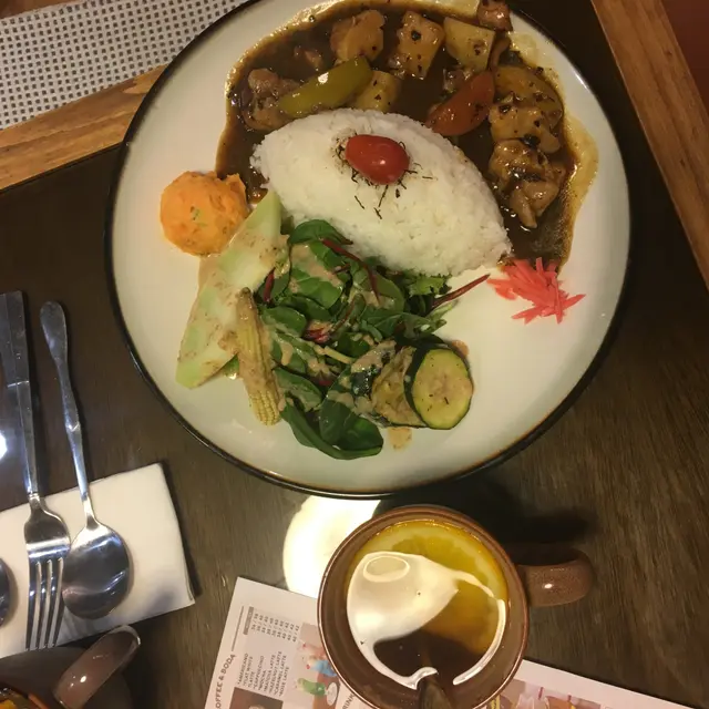 招牌青蘋果紅茶咖哩飯(雞肉)