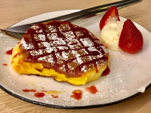 士多啤梨先忌廉班戟