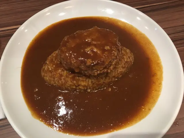 咖哩漢堡扒飯