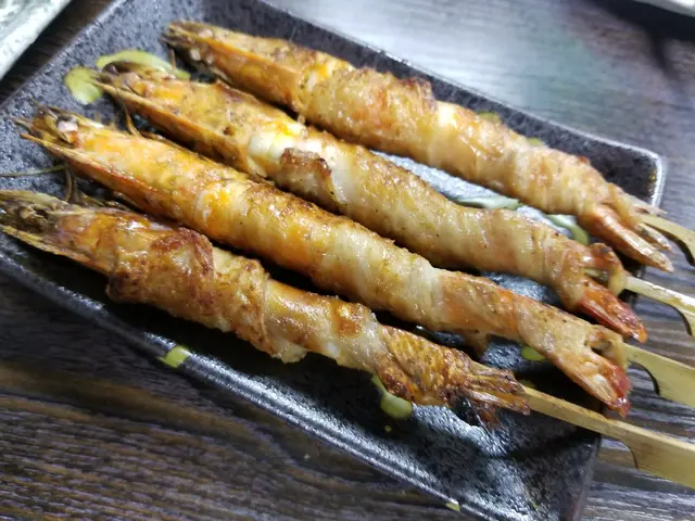 一啲都唔 油膩 雞皮脆得嚟 又有啲煙韌 同蝦味好夾