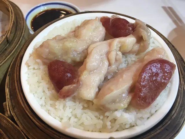 臘腸蒸雞飯