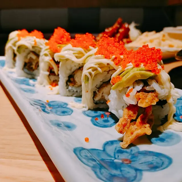 牛油果軟殼蟹卷