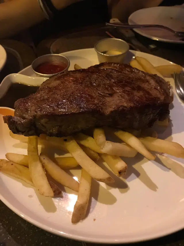 烤美國安格斯特級肉眼牛扒伴薯條配燒汁12OZ