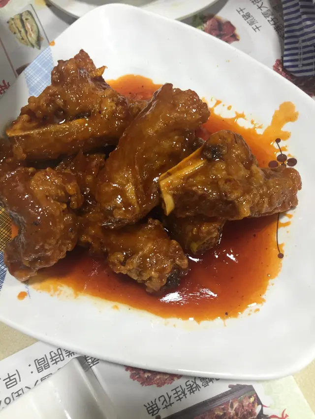 故名思義整道菜以柚子汁作招徠, 排骨被輕炸至外表鬆脆再配以柚子調制而成的醬汁, 味道帶酸而不膩。   
