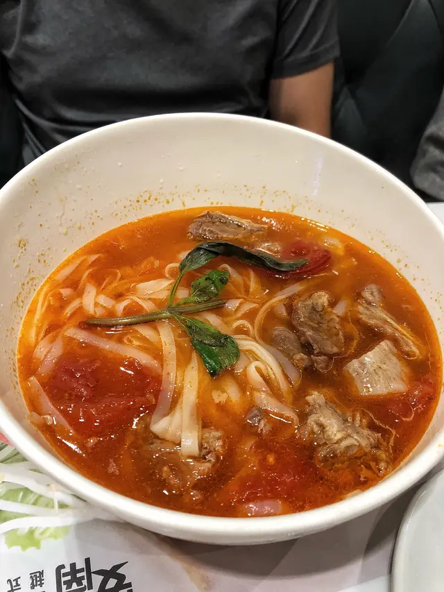 蕃茄牛腩湯河粉
