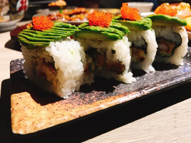 牛油果軟殻蟹卷
