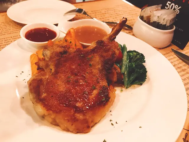 香煎黑毛豬配蘋果汁