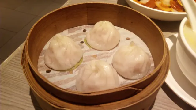 皮簿餡唔多油亦唔香,酒樓水平,但唔會係我預期係上海餐館食到既水平。