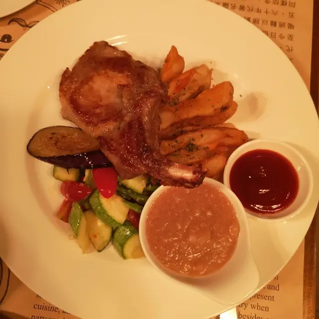 香煎黑毛豬配蘋果汁