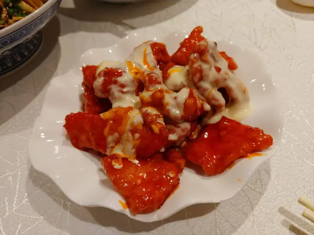 好多肉  食咗二塊都系肉  唔系骨位  所以會好流  因為啲醬汁好入味 