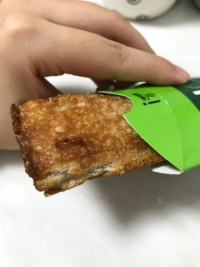 點解好似比人咬左一忽？？都未食，仲要long曬，如果吾係羅左返屋企一定會換！