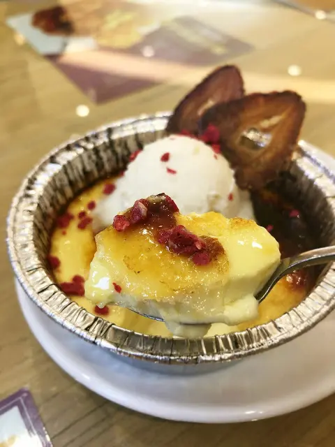 薑汁法式焦糖燉蛋配豆腐雪糕