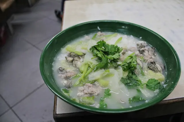 骨湯蠔仔肉碎泡飯