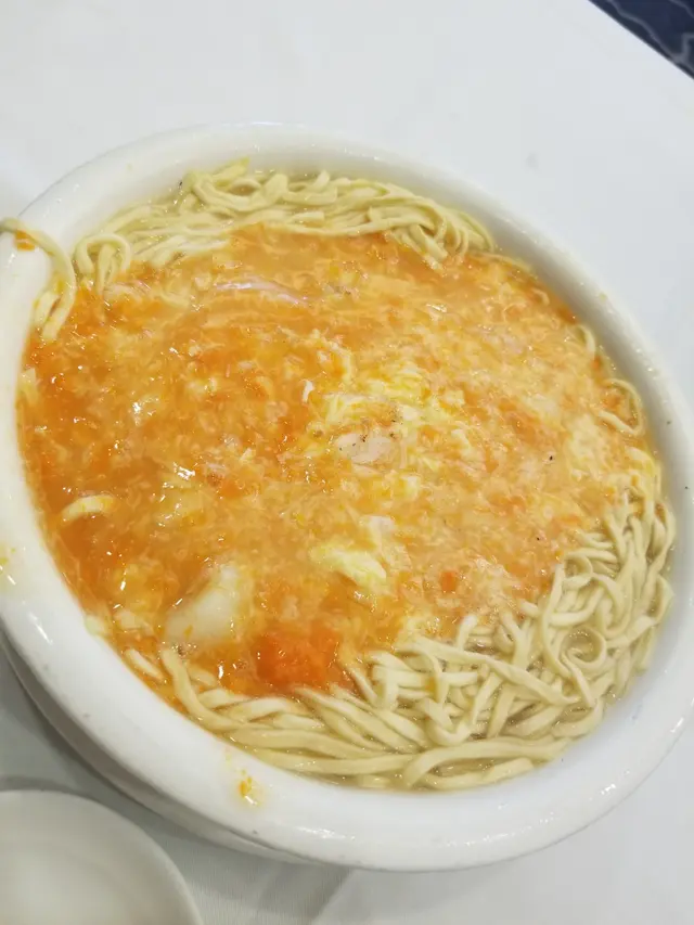 內裏充滿帶子和蟹肉