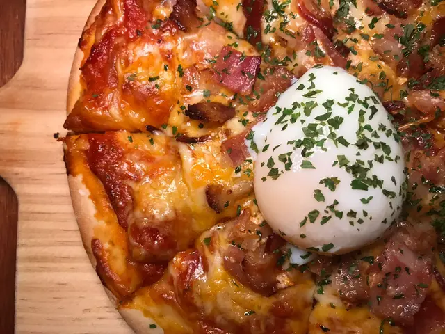 慢煮煙肉溫泉蛋薄餅