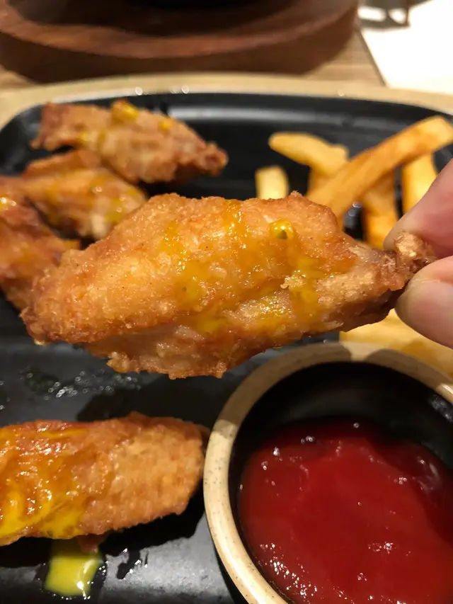 芥末蜜糖一字骨雞翼配薯條