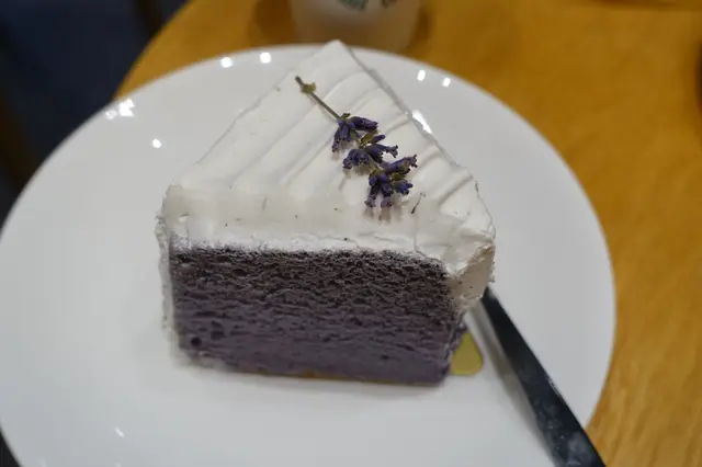 這款蛋糕的忌廉混合薰衣草