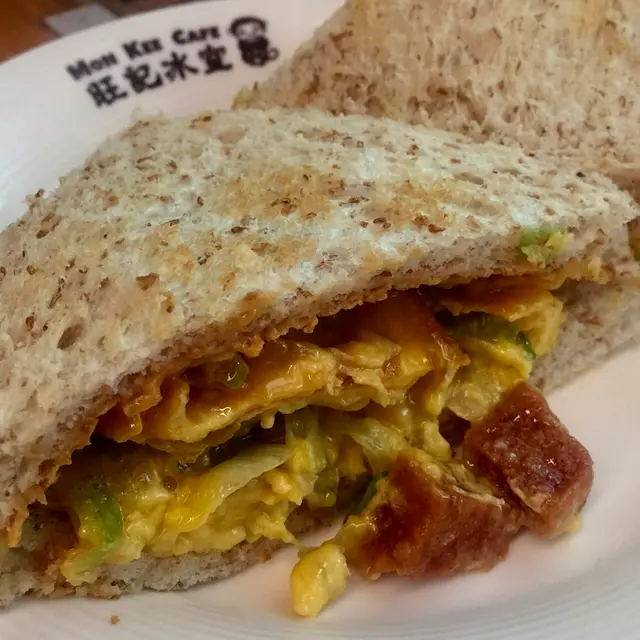 午餐肉 x 雞蛋 x 花生醬 x 生菜, 套餐連$16飲品一杯