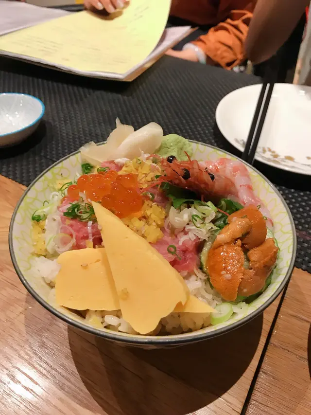 海鮮山丼