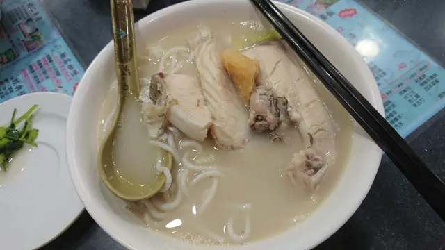 鯇魚好鮮甜 同埋啲骨都比較大容易食， 唔會容易哽骨頭