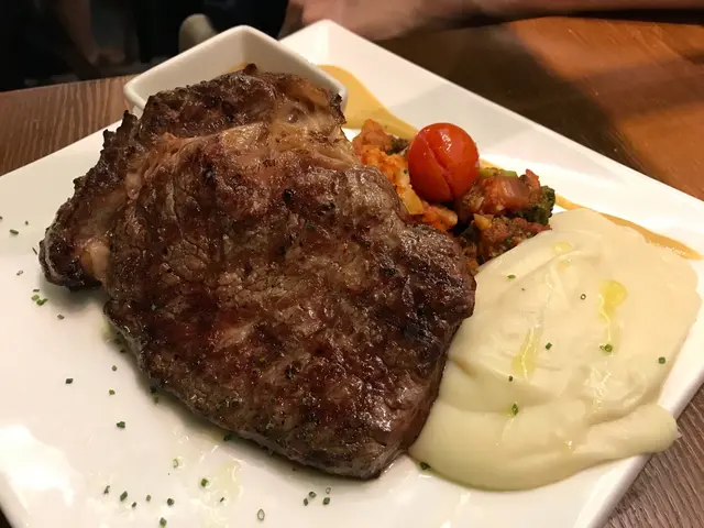 炭燒榖飼澳洲肉眼扒伴薯菜