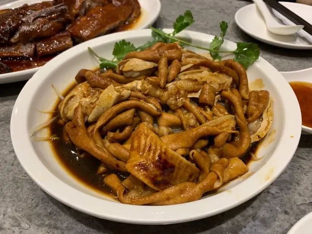 冰鮮嚟講算鮮香肥脆,但芽菜灼得過熟!