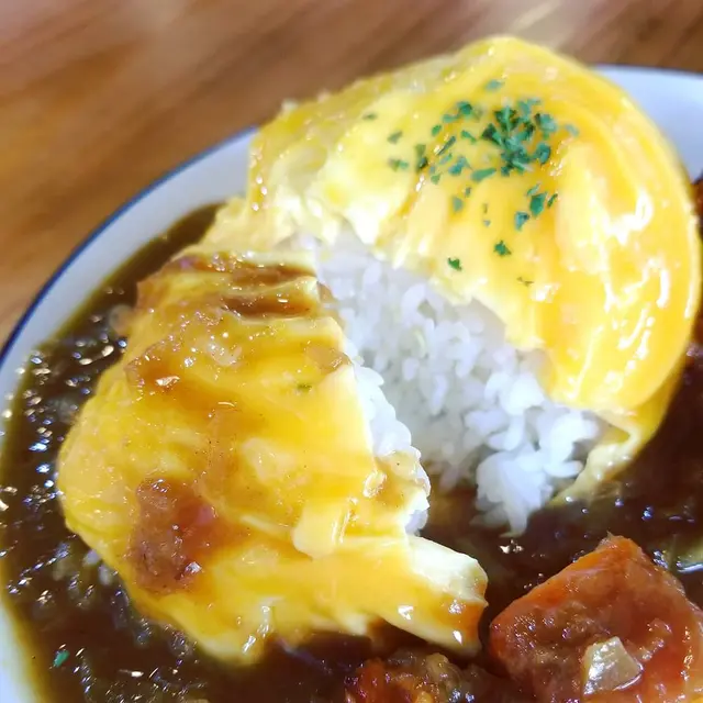 咖哩唐揚雞扒蛋包飯