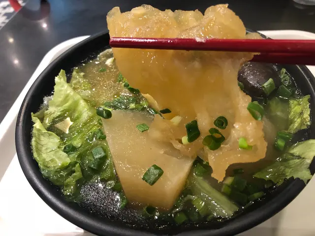 配上魚肚、蘿蔔吸晒湯嘅精華😌