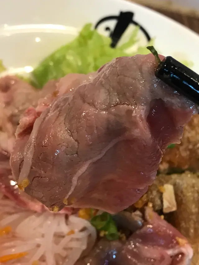 火炙薄燒燒牛肉拼脆雞檬