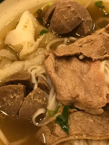 越式火车头汤金边粉