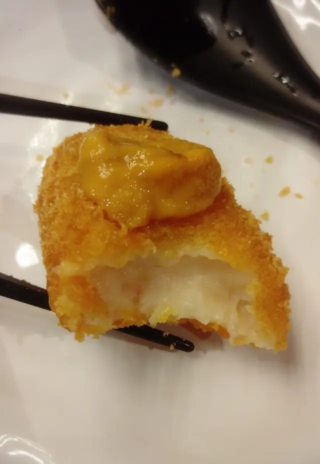 海膽忌廉蟹肉炸薯餅 Fried crab cream croquette with sea urchin